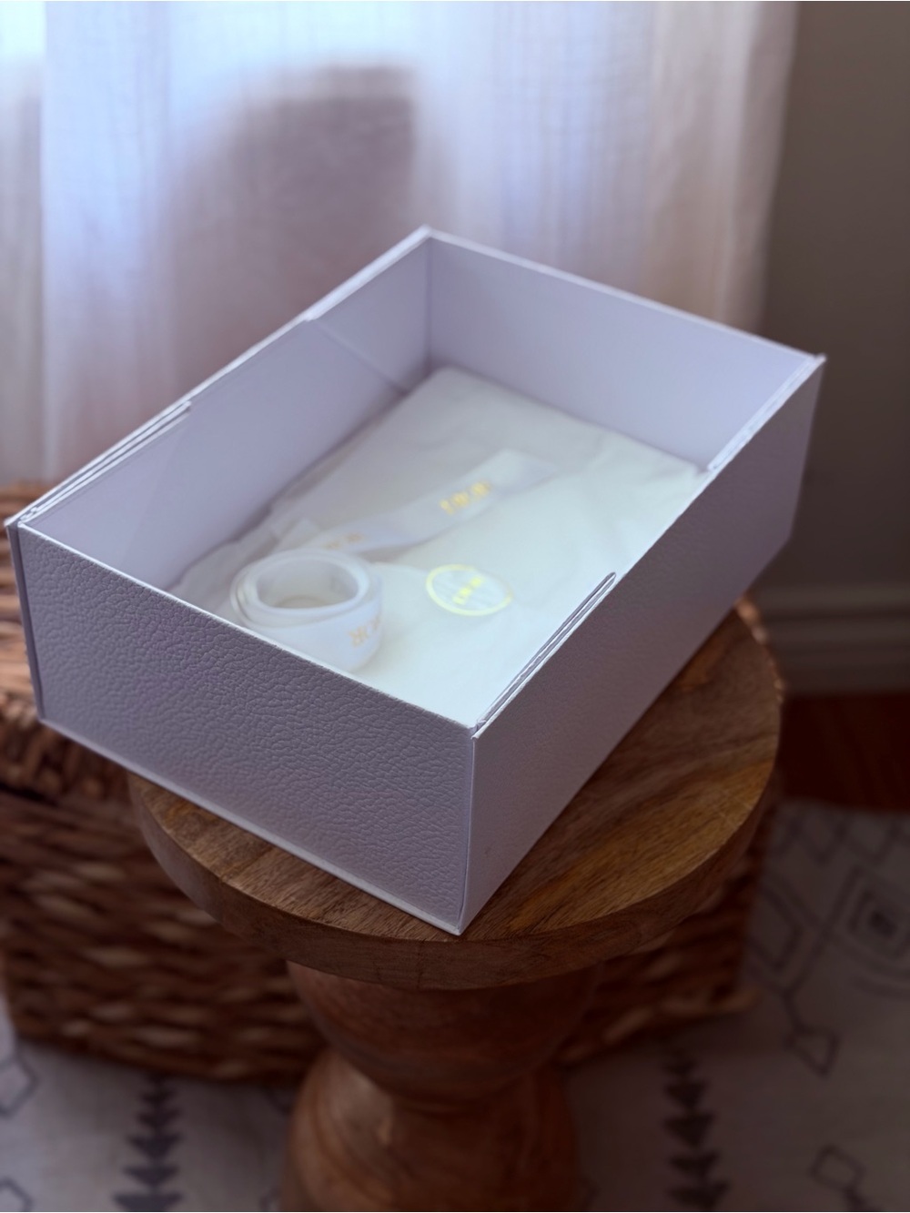 Authentic Dior White Pebbled Gift Box with Ribbon - Empty - Picture 3 of 4